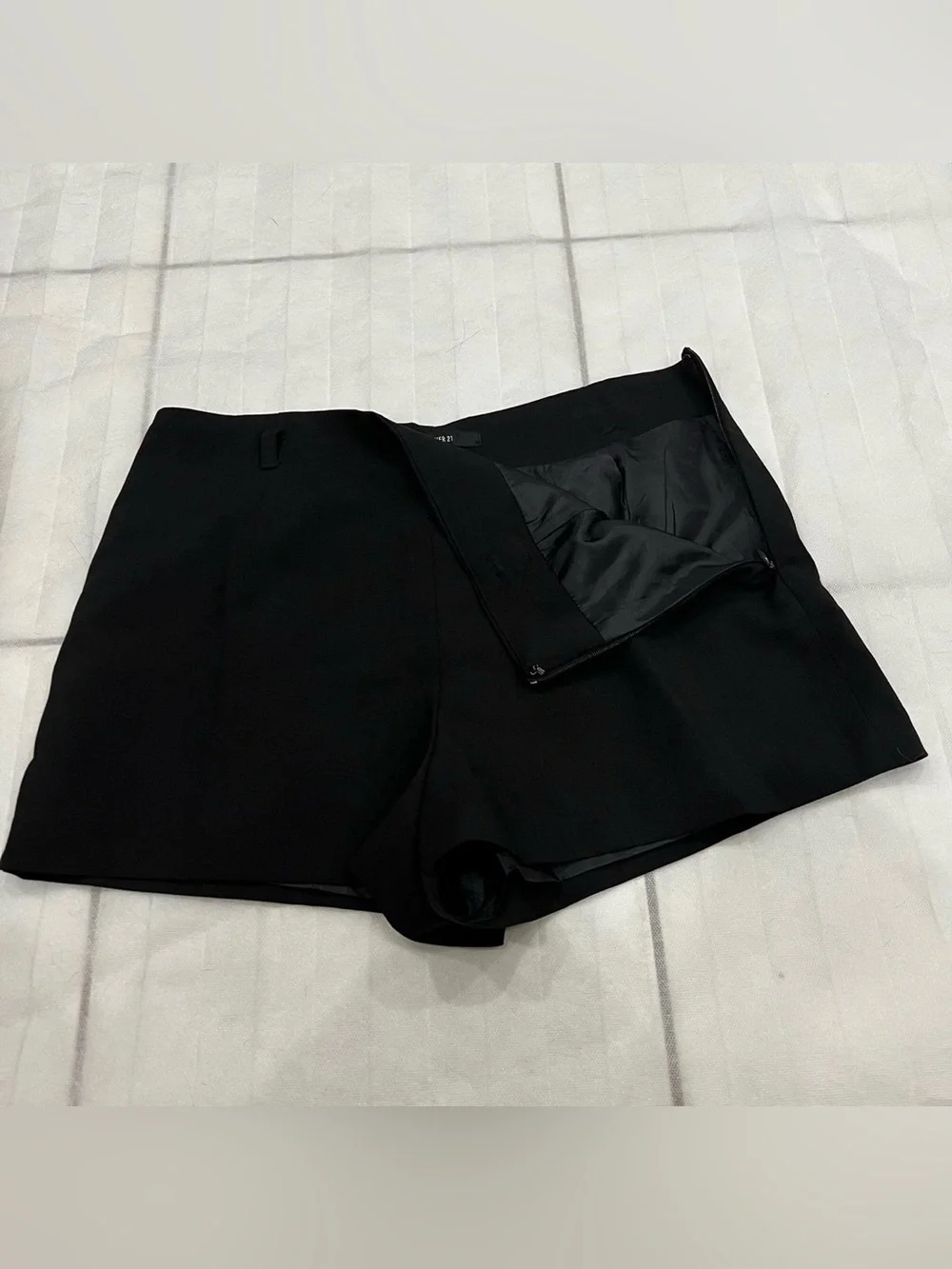 Forever 21 Black High-Waist Tailored Shorts size medium - Picture 8 of 8